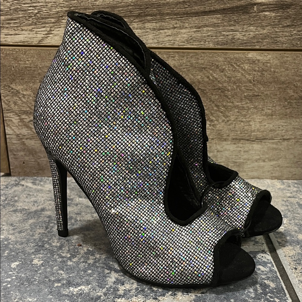 NWT’s Glitterball / mirrorball ankle bootie heels size 5.5